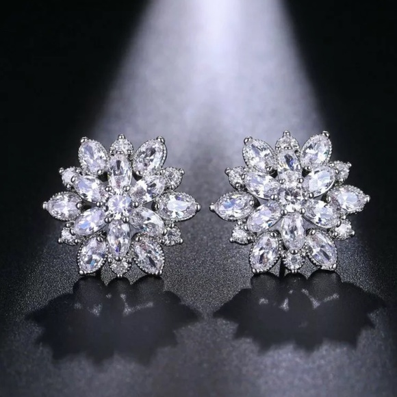 New 2020 Gorgeous Flower Studs Women 925 silver - Picture 7 of 9